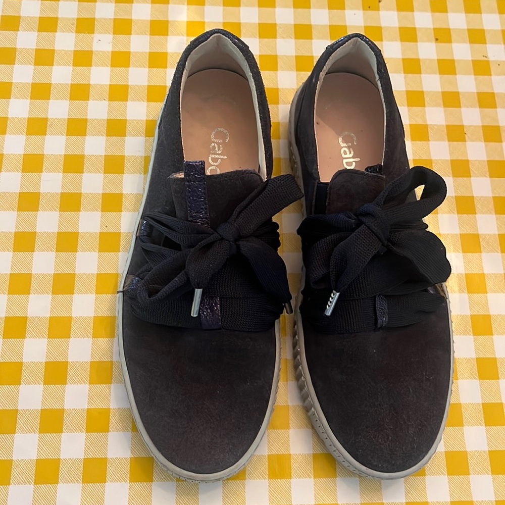 Gabor size 7 ladies running shoes